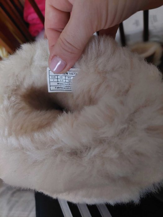 Vand  Cizme ugg  in stare buna