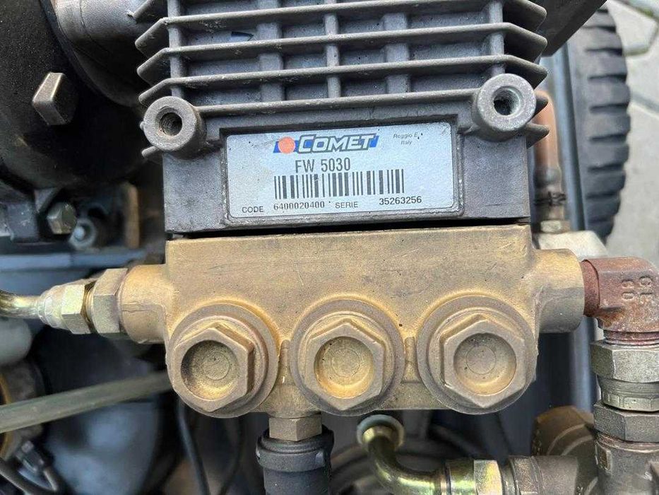 Aparat de spalat cu presiune cu apa calda Comet