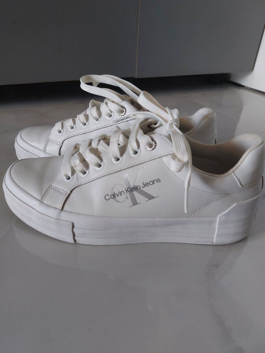 Pantofi de piele