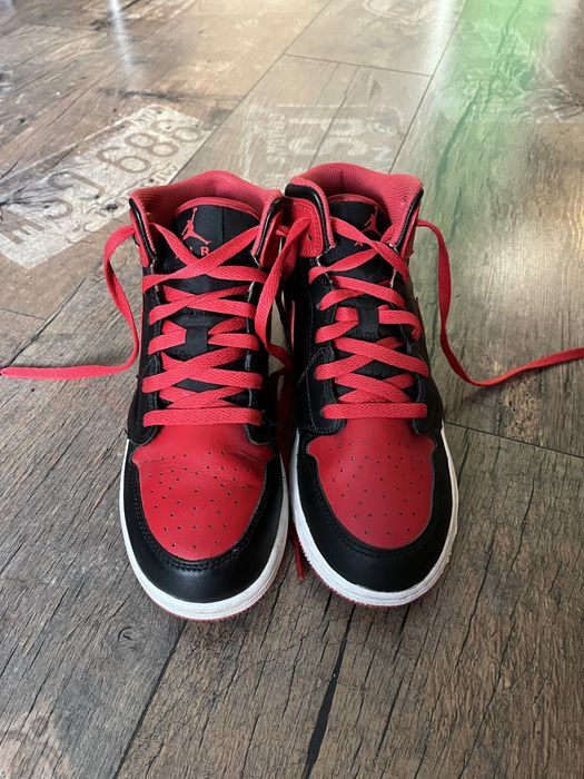 ОРИГИНАЛНИ! Air jordan 1 mid (red and black)