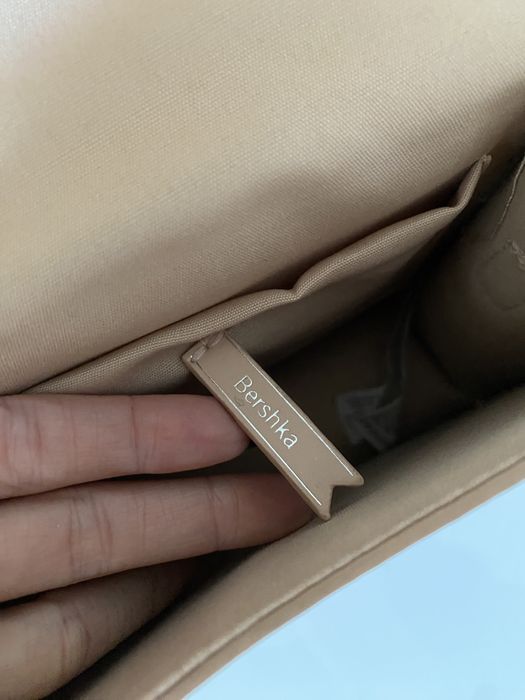 Geanta Bershka roz pudrat cu lant detasabil