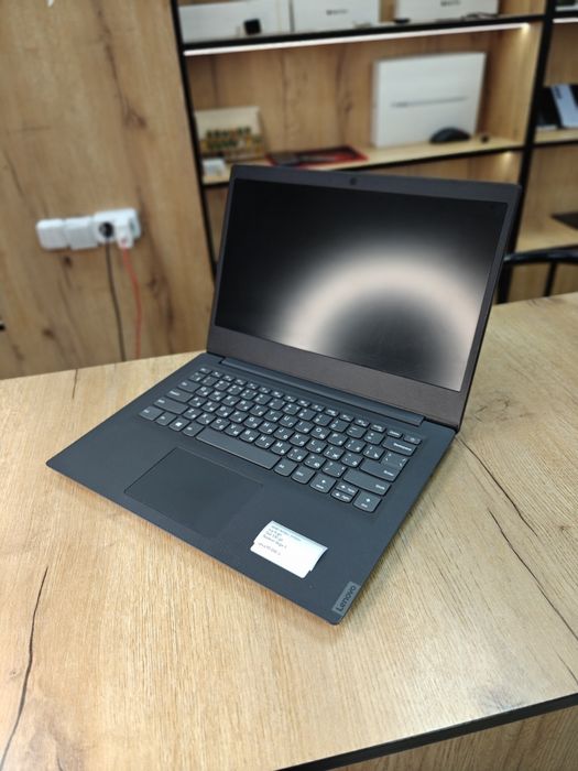 Ноутбук Lenovo V14 | AMD Athlon Gold | ОЗУ 8гб | 128гб SSD