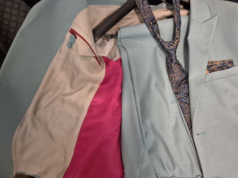 Vand costum de ocazie