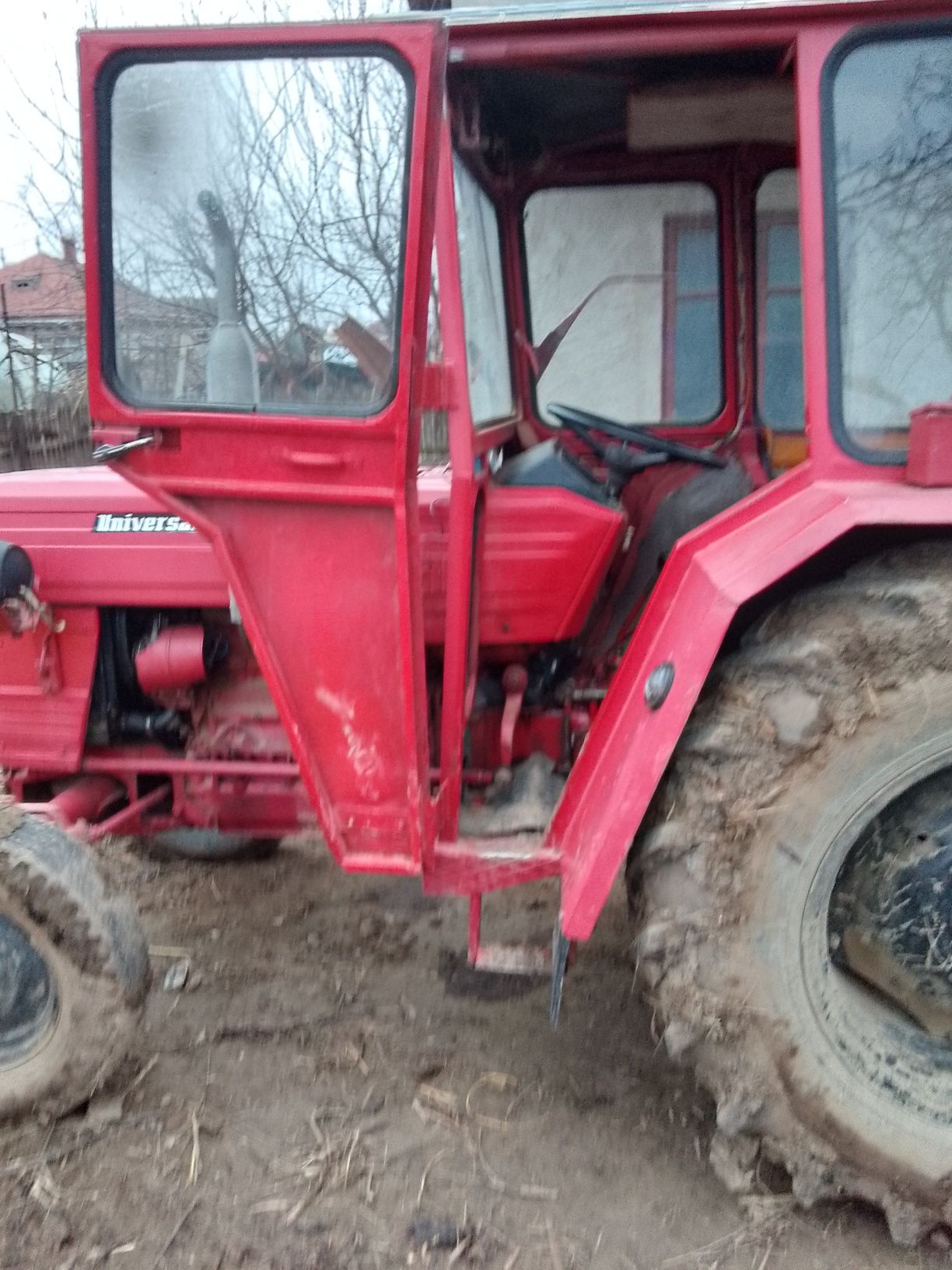 vând tractor in stare buna de functionare