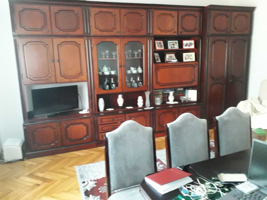 Vand mobilier de sufragerie lemn masiv