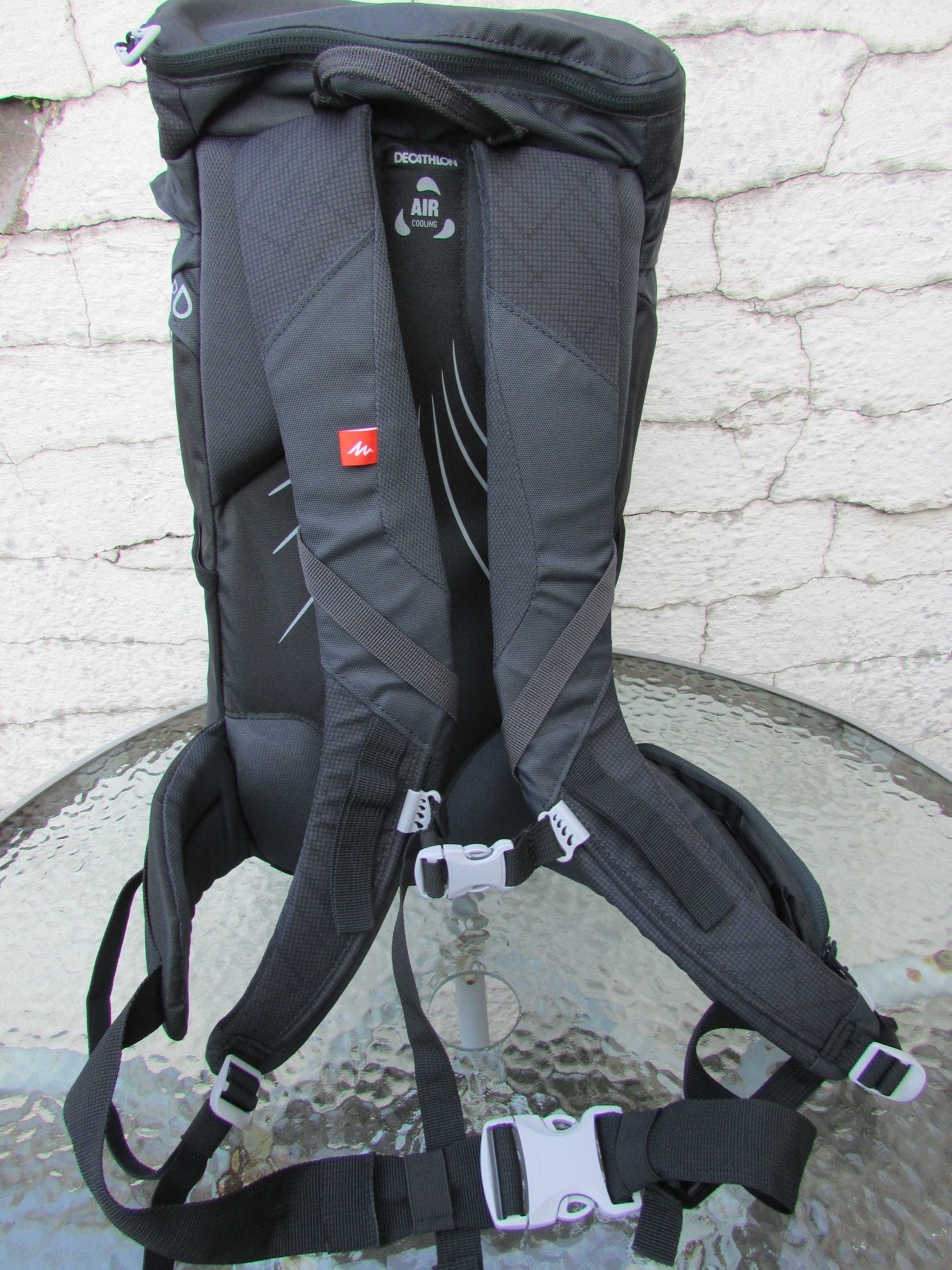 Туристическа раница Quechua Decathlon 20L
