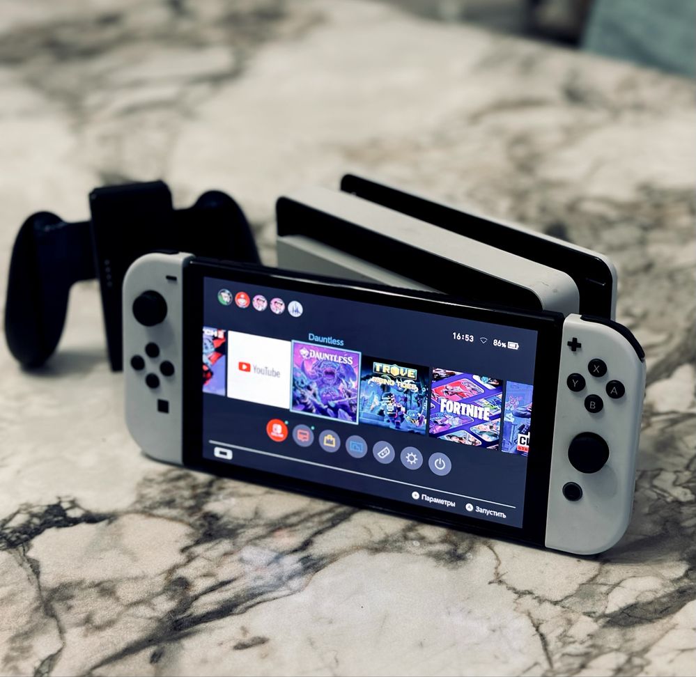Продам Nintendo Switch Oled просто в идеальном состояний.