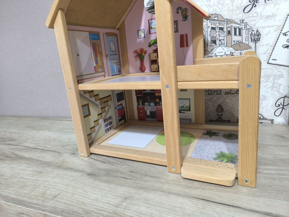Дървена къща Eichhorn, с допълнително дървени мебели и много кукли