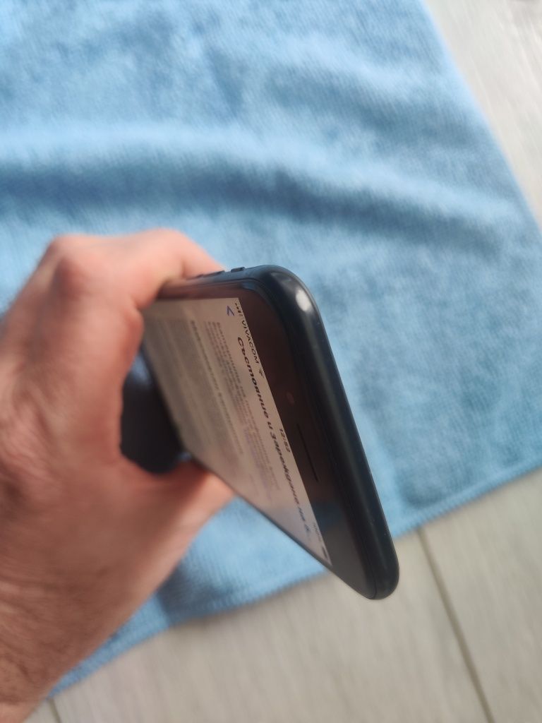 Телефон iPhone se 2020