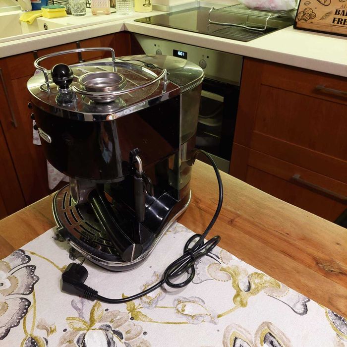 Кафемашина DELONGHI ICONA ECO311.BK 15 bar, 1400 ml, 1100 W