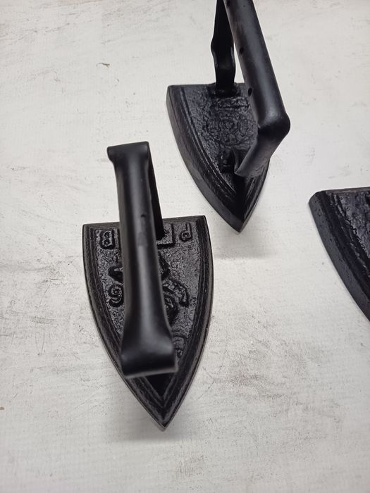 Fier de călcat vechi