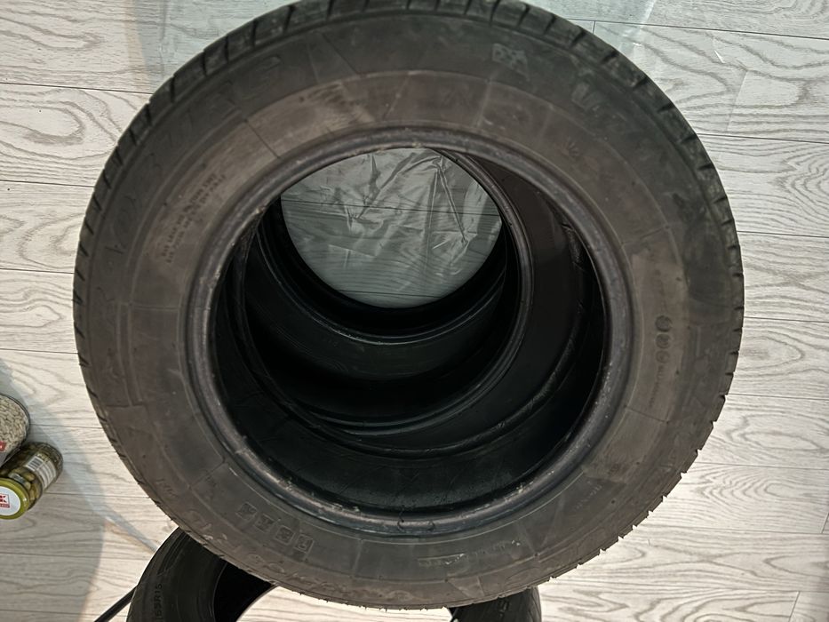 Vând set de 4 anvelope de vară dimensiune 195/65/R15 91H, stare buna