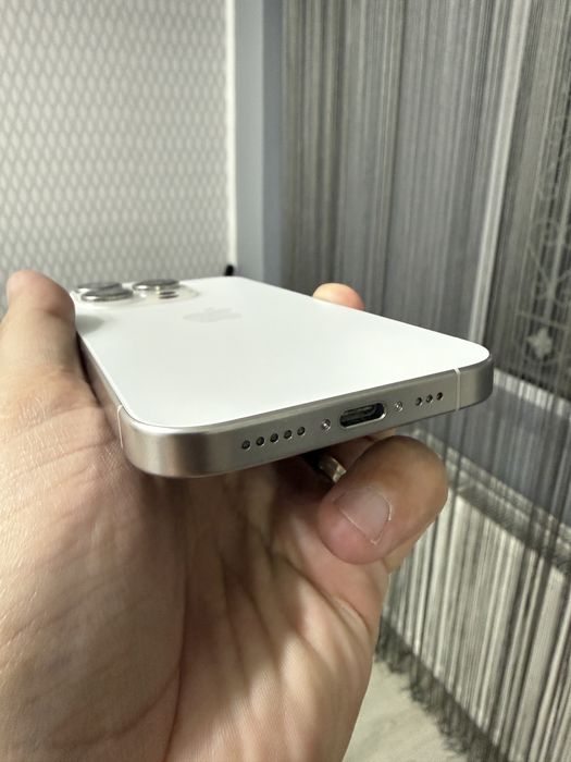 Vand Iphone 15 pro 128 GB