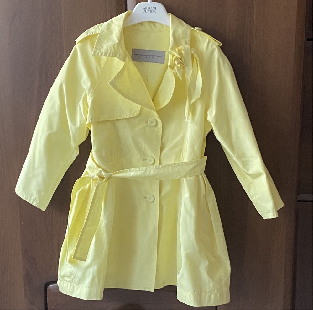 Пролетно-лятно яке на Ерманно Шервино за 6 годишно момиче и шлифер .