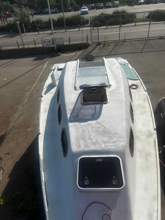 POP 25 Velier 8 metri, construcție familială din compozit