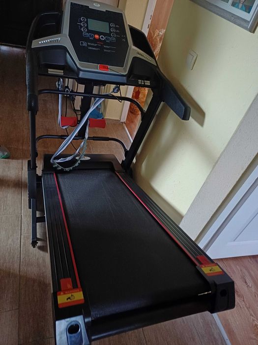 Продавам личната си бягаща пътека ползвана само четири пъри