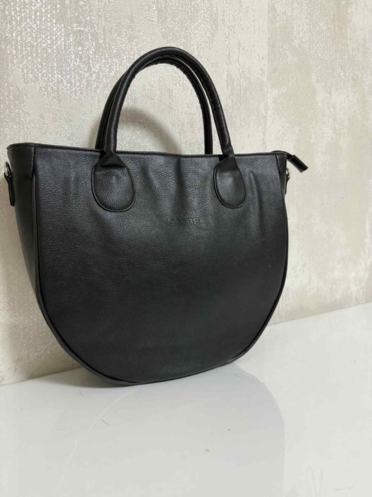 Дамска чанта с интересна форма