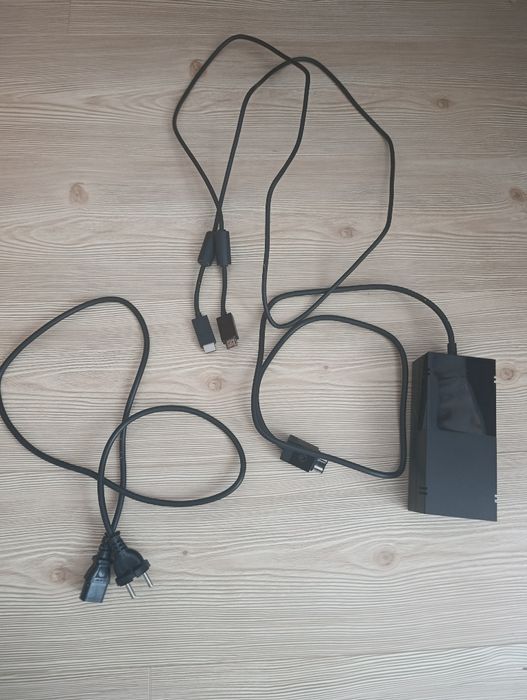 Vând XBOX ONE utilizat