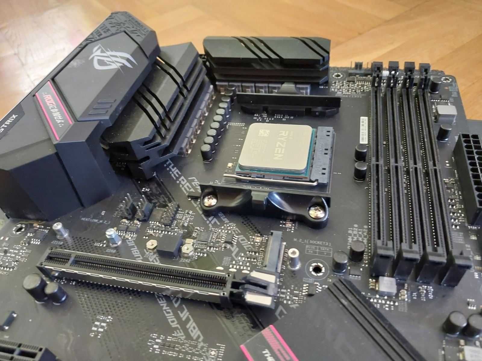 AMD Ryzen 7 5800X + Asus StriX B550-F Gaming Wi-Fi II