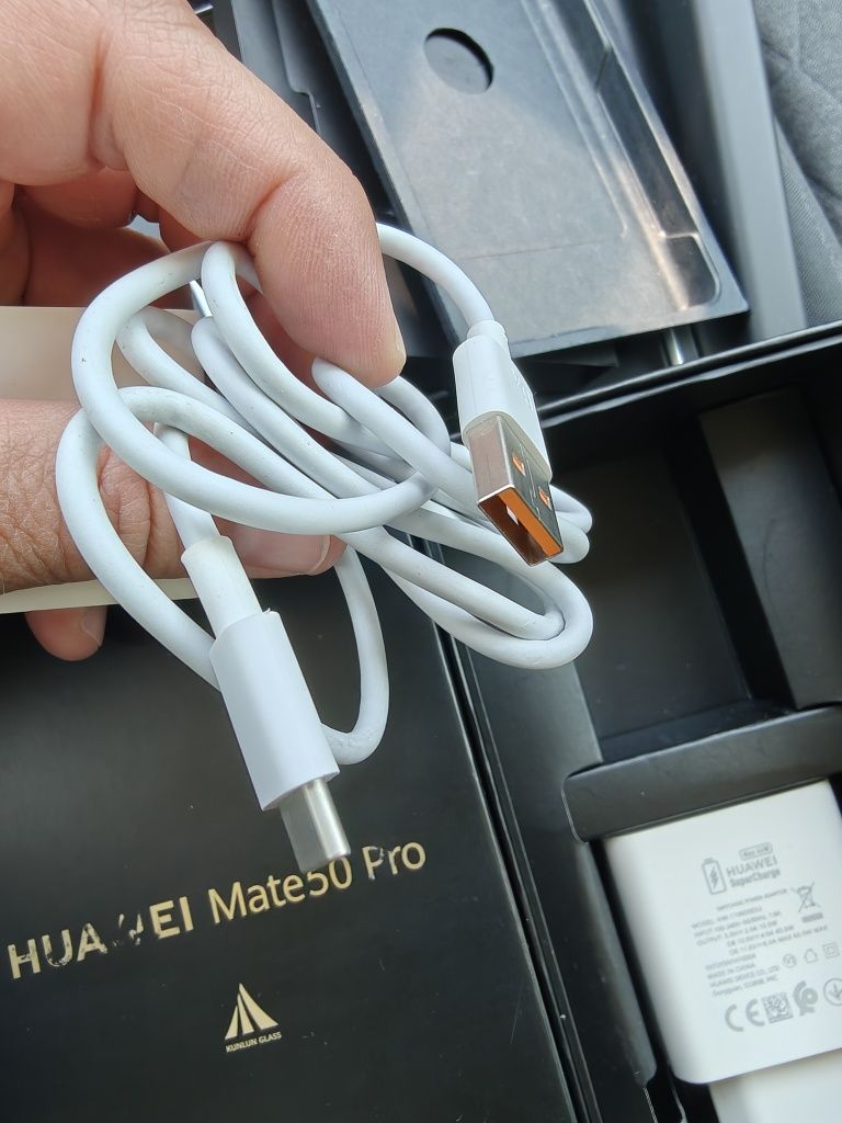 Зарядно Huawei 66W super fast charger