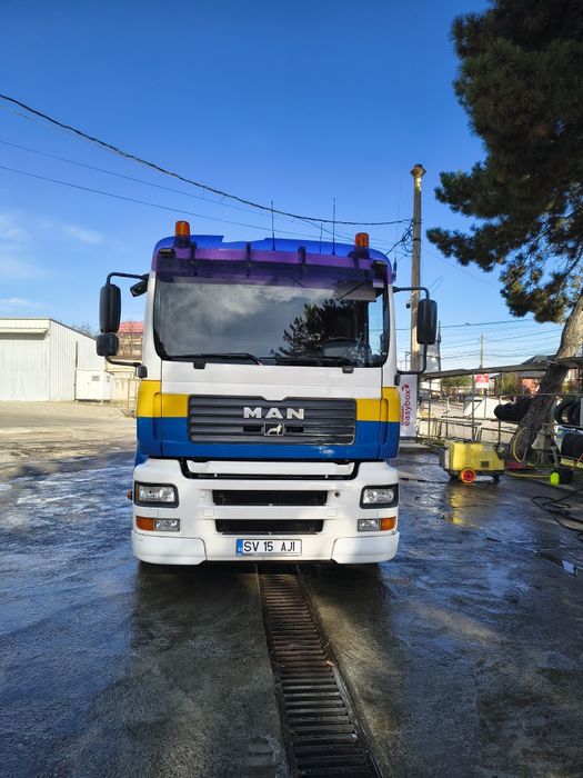 Camion cu macara MAN