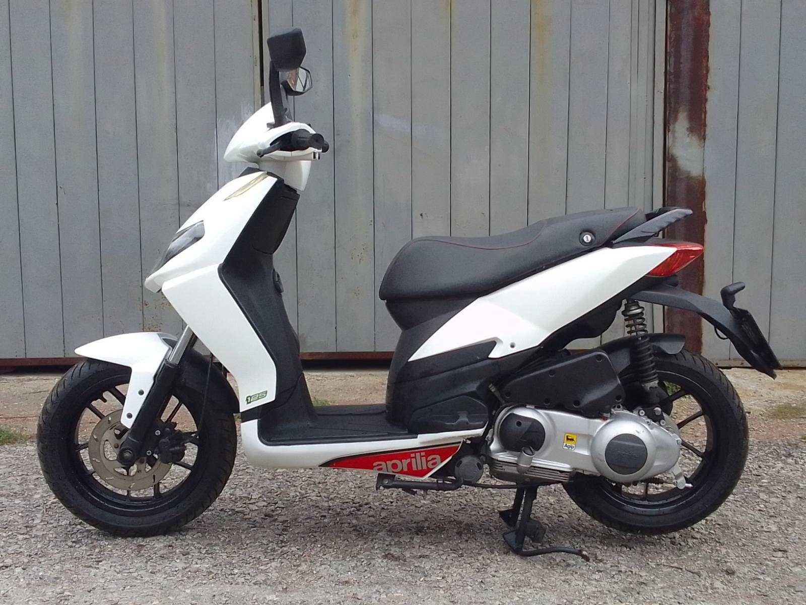 Скутер Aprilia SportCity One 125