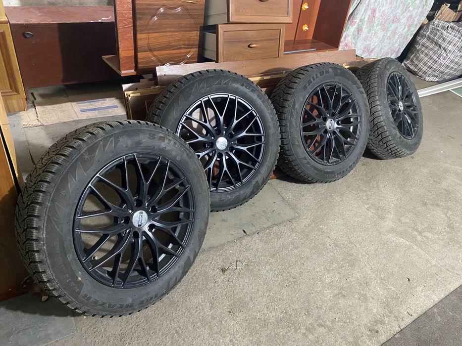 Продам шины зимние с дисками в хорошем состояние