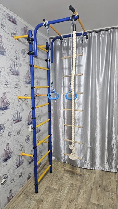 Шведская стенка с канатом