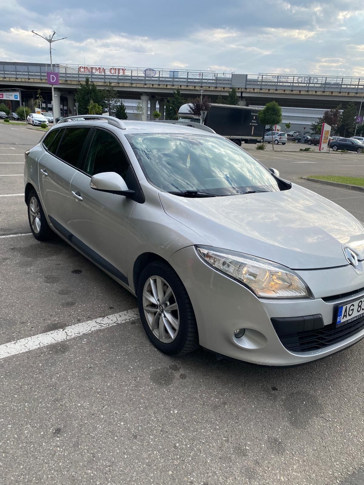 Vând renault megane
