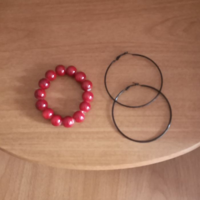 Продам браслет из красного камня новый по цене 1.000тыс.,серьги металл