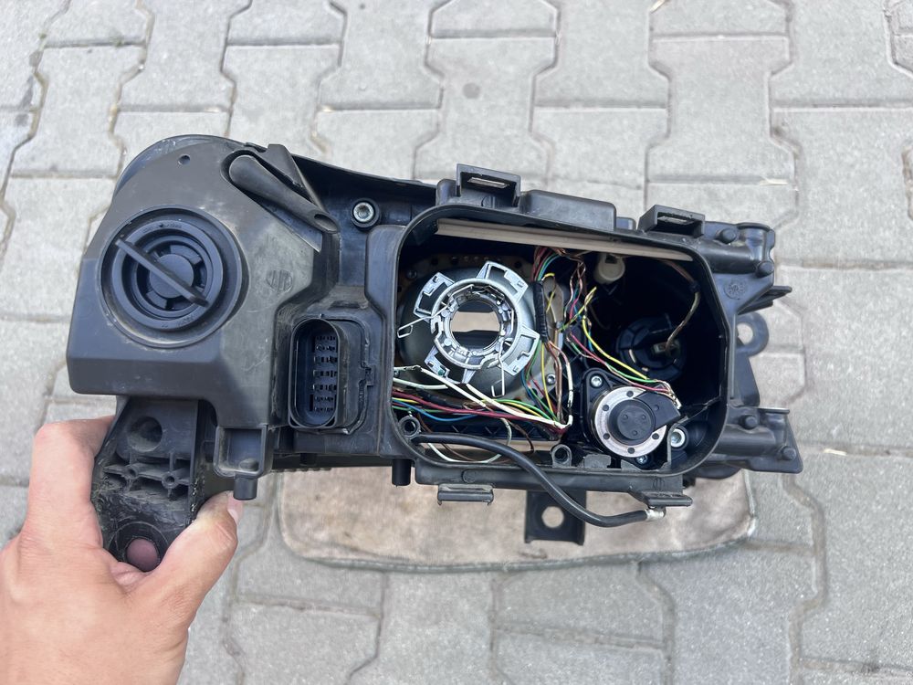 Фарове HELLA за Audi A6 4F