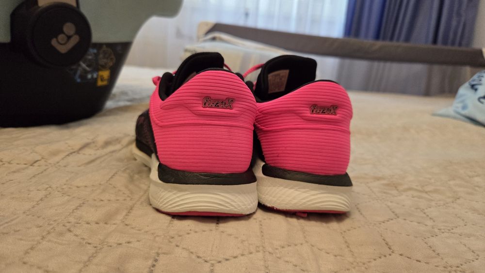 Adidasi Asics in stare foarte buna