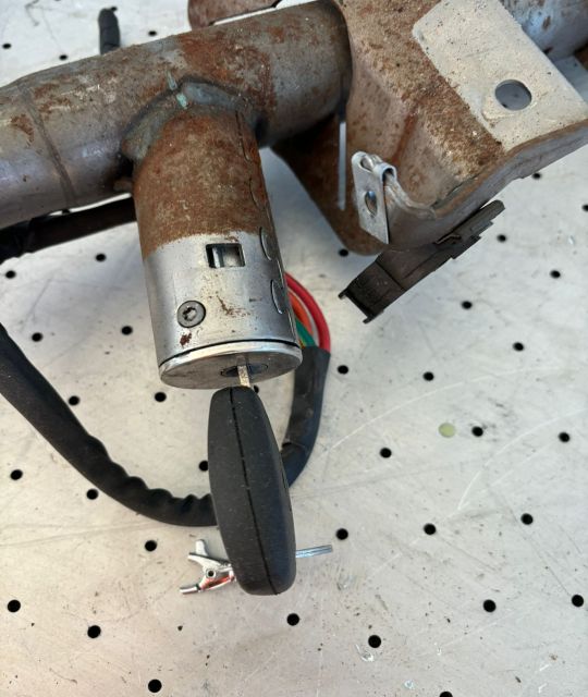 Contact cu cheie Dacia Logan prima generatie (facelift)