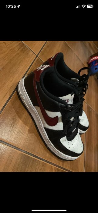 adidasi nike uri
