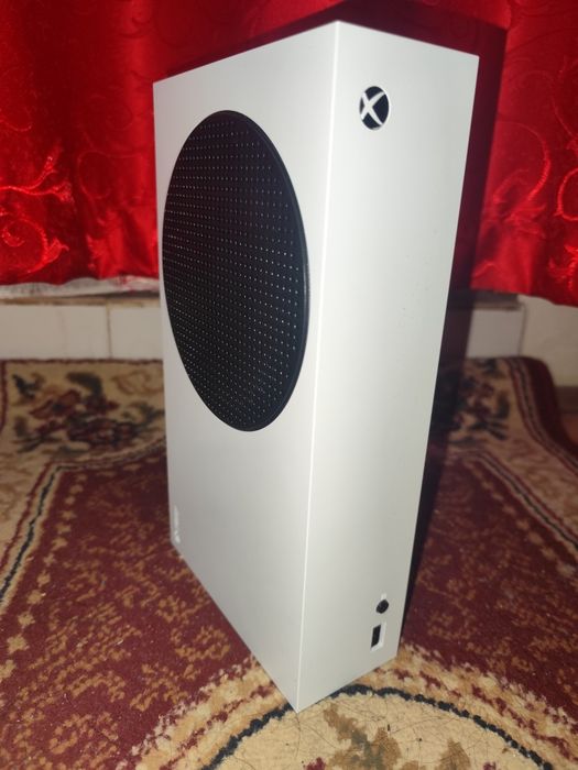 Vand Xbox series s 512GB - ca nou + cutie - garanție usor negociabil