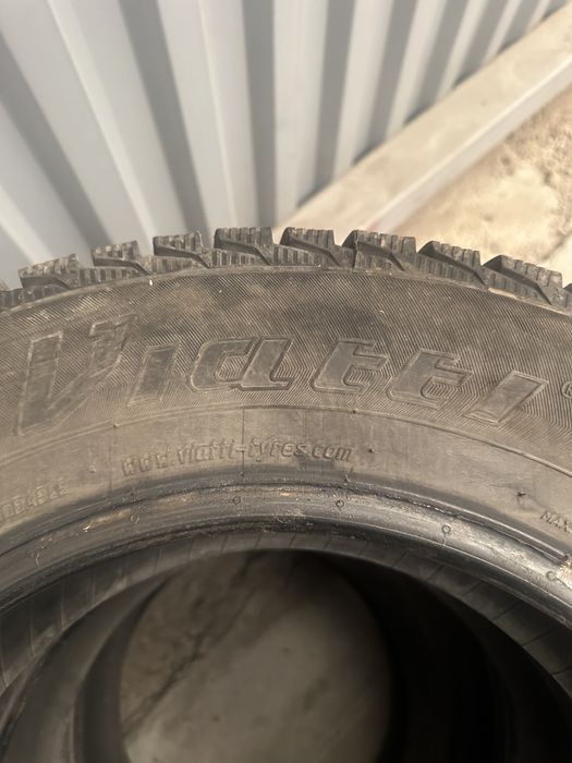 Продам зимнюю шину 195/65 R15
