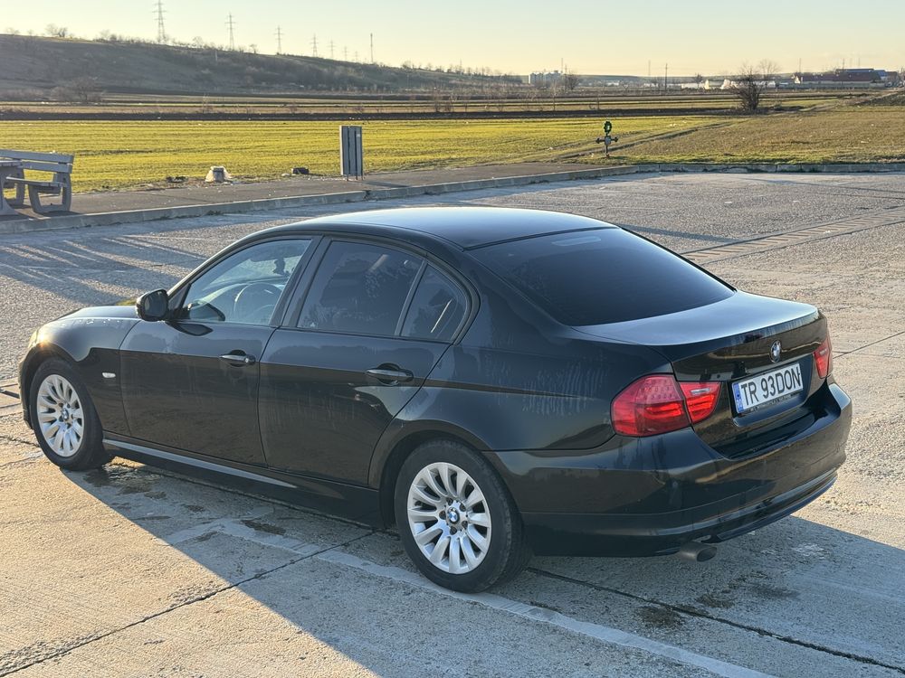 BMW E90 facelift / negru / 318D