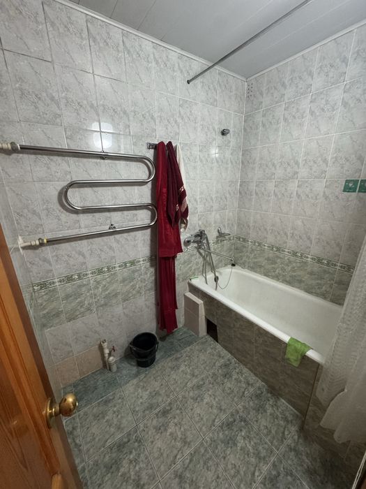 Сдаётся квартира каракамыш 1/4 трехкомнатная на первом этаже