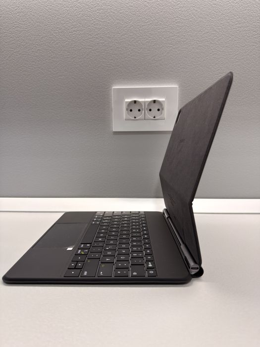 Husa tastatura Inateck iPad Pro 12.9 / iPad Air 13” (2024)