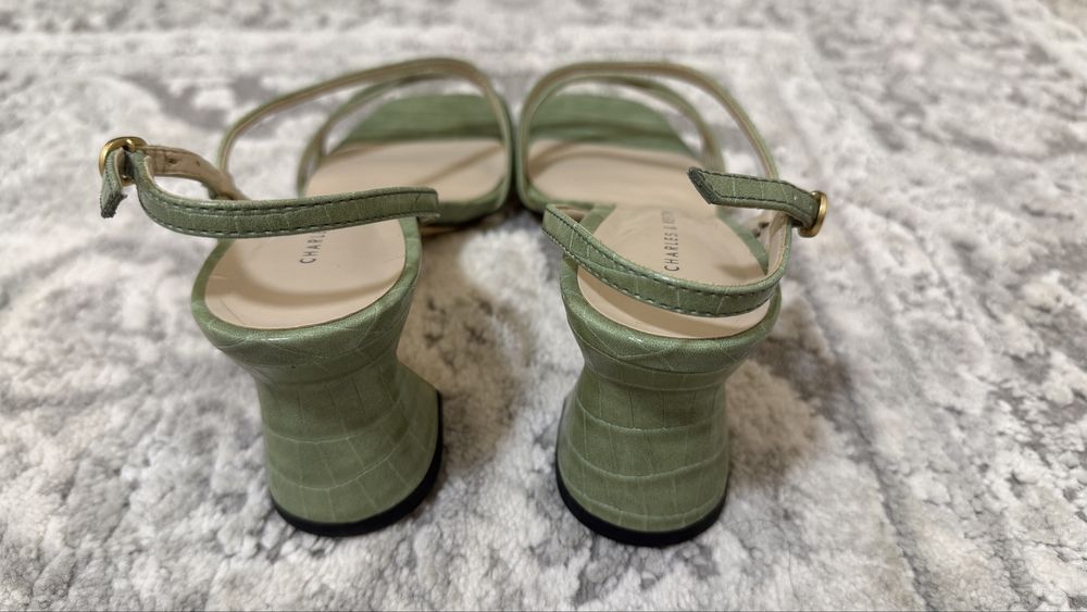 Sandale cu toc Charles & Keith marimea 37