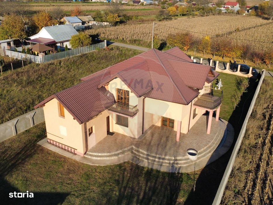 Casă / Vilă de vânzare cu 5 camere – Cartierul Nou, Sascut