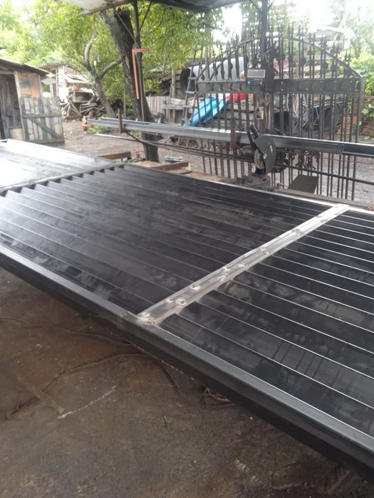 Plase jaluzea și porți..