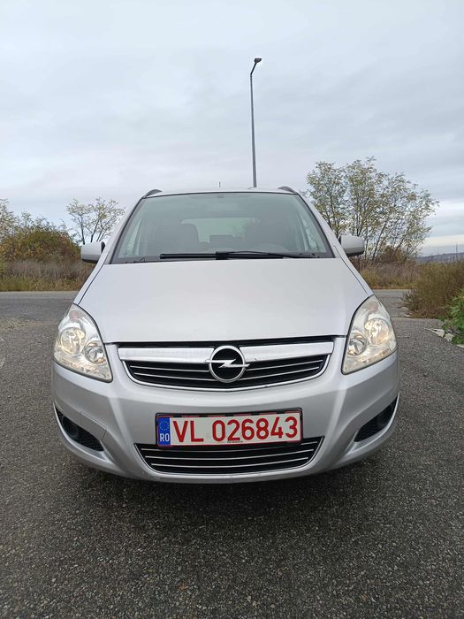 Vând Opel Zafira