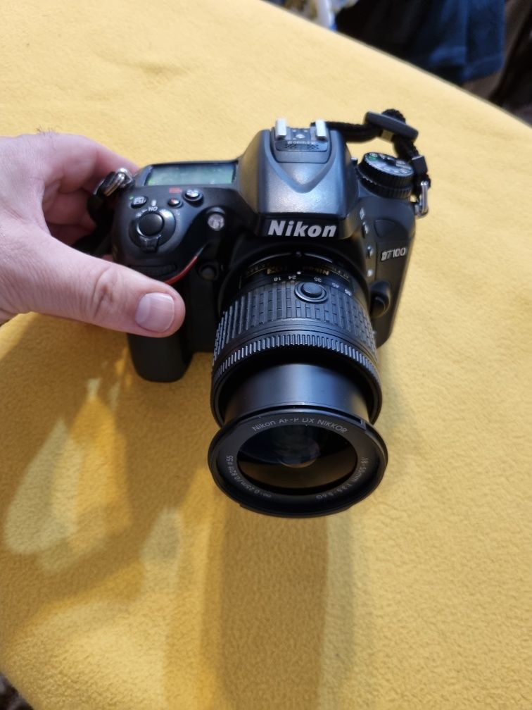 Nikon D7100 cu obiectiv 18-55,încărcător,acumulator