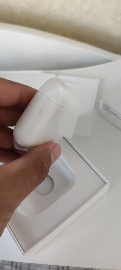 Продам кейс от airpods 2 оригинал