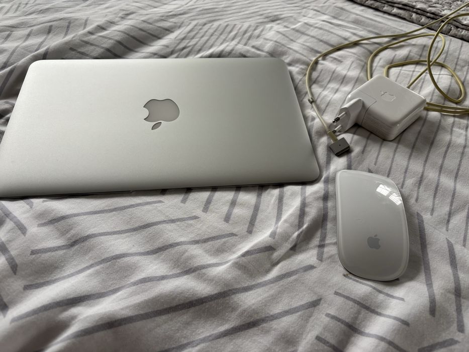 Macbook Air 11/2015+mouse Apple