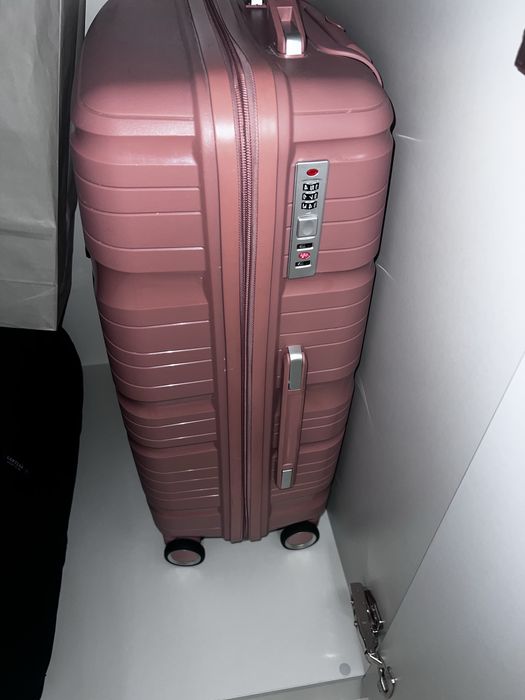 Продам стильный чемодан!