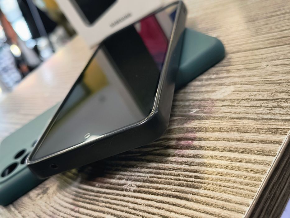 Samsung Galaxy A53 / 128GB / 6GB RAM / 2 кейса