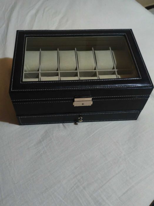 Промоционални цени! Слънчеви очила,кутия за часовници и часовник/ци