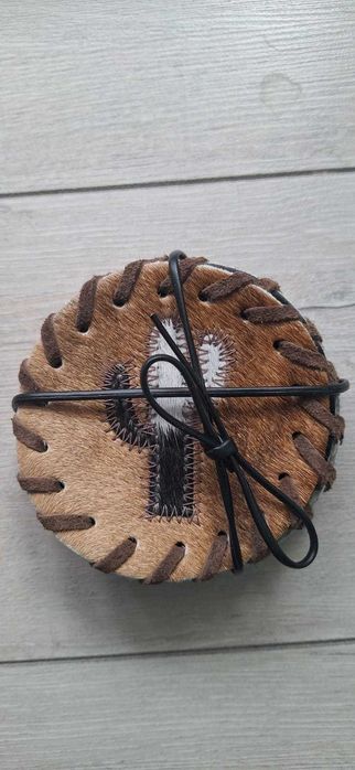 Подставки под горячее из кожи. Сделано в Бразилии.